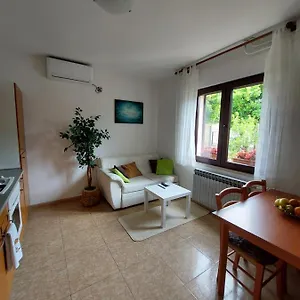 Gina Apartman
